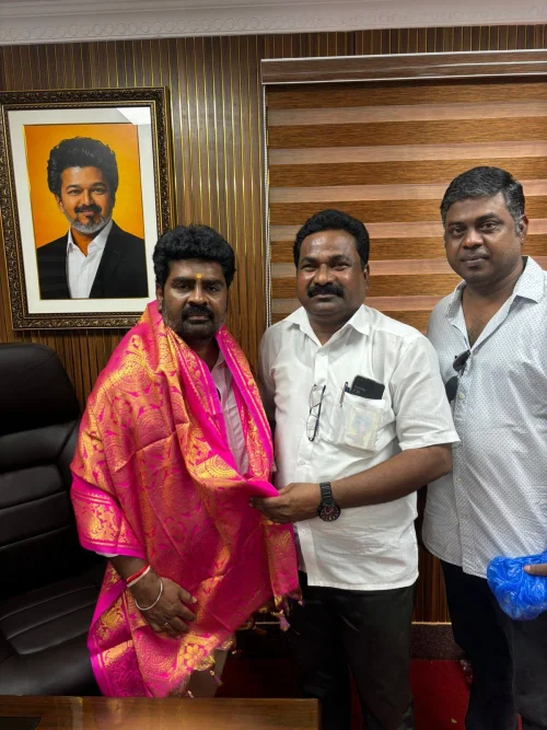 இராயபுரம் சட்டமன்ற உறுப்பினர் மரியாதைக்குரிய திரு. K.V.விஜய் தாமு MLA அவர்களின் சட்டமன்ற உறுப்பினர் அலுவலக திறப்பு விழாவில் நேரில் சென்று மரியாதை நிமித்தமாக வாழ்த்து தெரிவித்த போது.