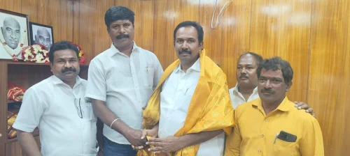 மாண்புமிகு சுற்றுலாத்துறை அமைச்சர் மரியாதைக்குரிய திரு ஆர்.ராஜேஷ்குமார் அவர்களை தலைமைச் செயலகத்தில் மீனவர் சங்கப் பிரதிநிதிகள் மரியாதை நிமித்தமாக சந்தித்து வாழ்த்து தெரிவித்த போது.