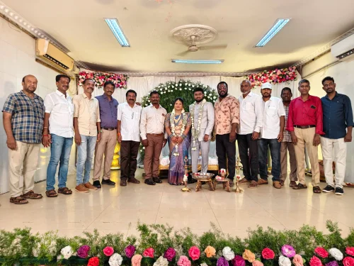 அருமை நண்பர் சீமன் மூர்த்தி அவர்களின் மகளுடைய நிச்சயதார்த்த நிகழ்ச்சியில் ஒரே பள்ளியில் பயின்ற பள்ளி மாணவர்கள் ஆகிய நாங்கள் அனைவரும் கலந்து கொண்டோம்.